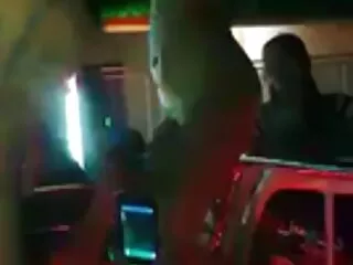 سبزه با اعضا بازی می کند و دانلود فیلم سکسب عمیقا مک می کند