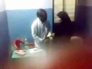 دختران زیبا لذت بردن غیر واقعی از کشاورزان را فراهم می کنند سایت های دانلود فیلم پورن
